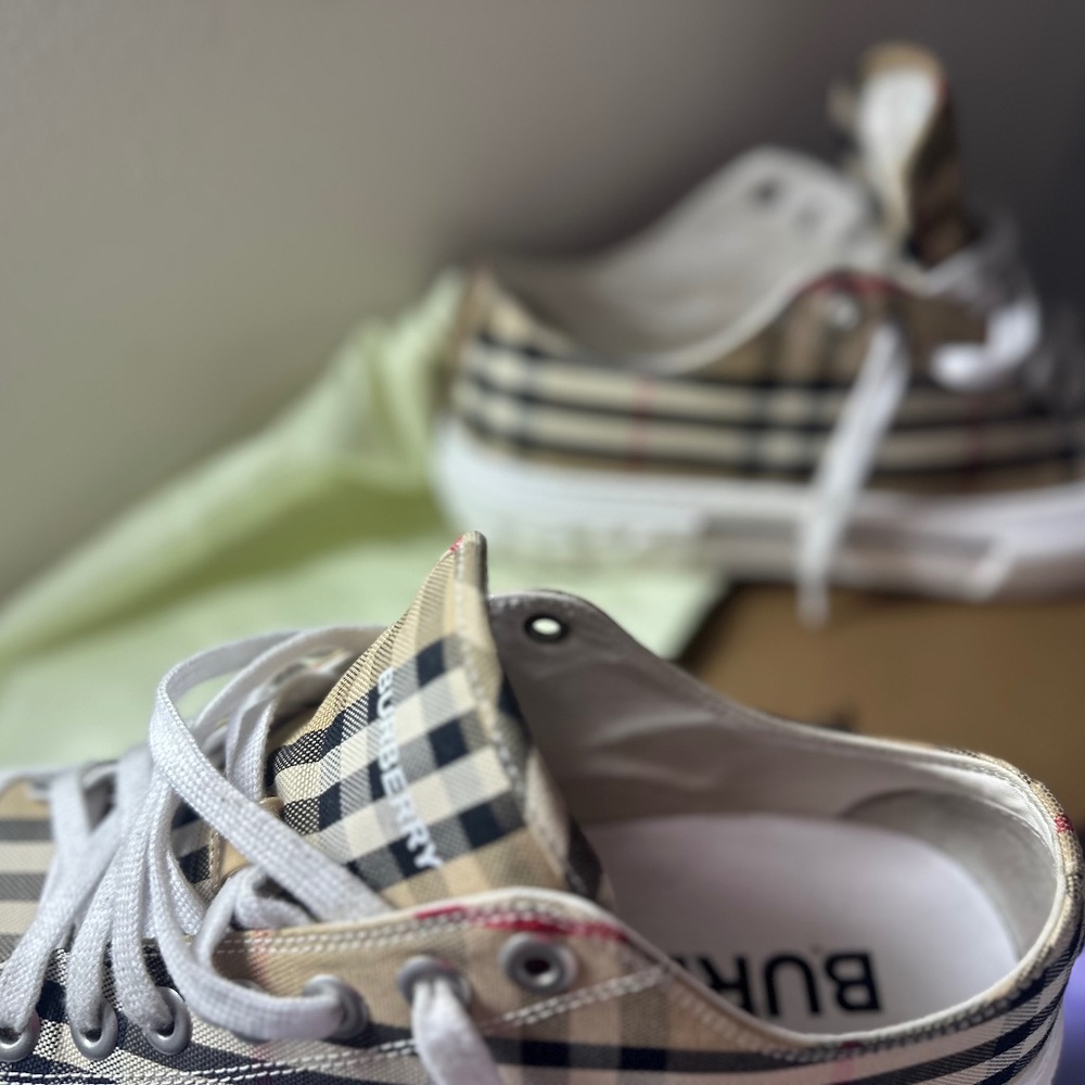 Burberry shoes
